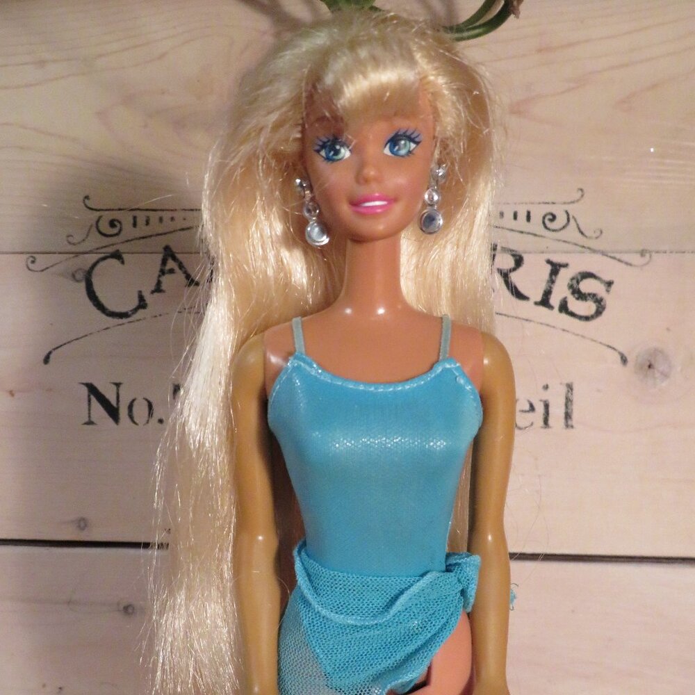 1995 Sparkle Beach Barbie extra long hair version